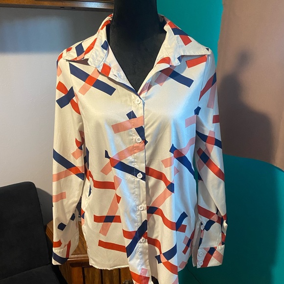 Modern-patterned women’s button down long sleeve - Picture 5 of 6
